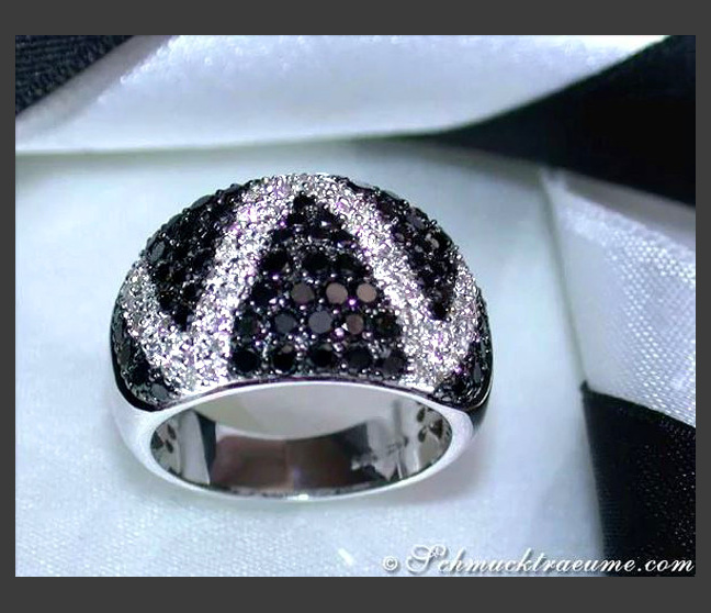 Black & White Diamond Zig - Zag Ring Black & White Diamond Zig - Zag Ring