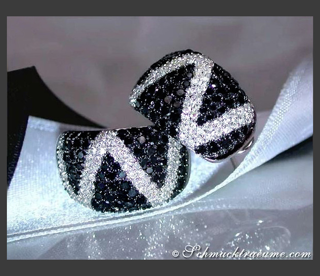 Stately Black & White Diamond Zig - Zag Earrings Stately Black & White Diamond Zig - Zag Earrings