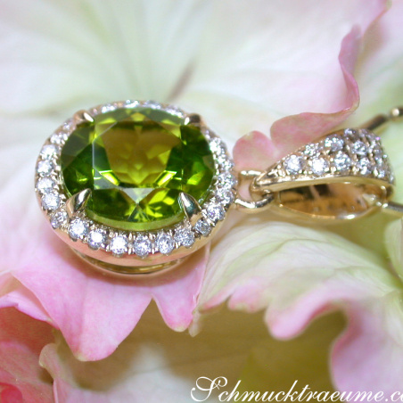 Delicate Peridot Pendant with Diamonds