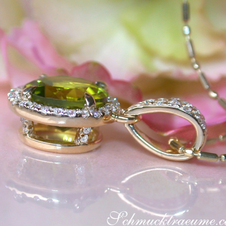 Delicate Peridot Pendant with Diamonds