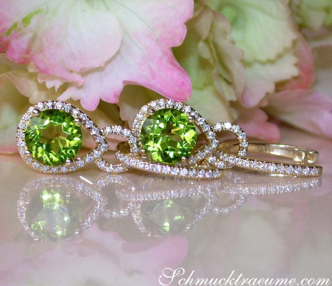 Enchanting Peridot Earrings with Diamonds Enchanting Peridot Earrings with Diamonds