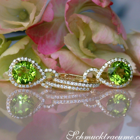Enchanting Peridot Earrings with Diamonds