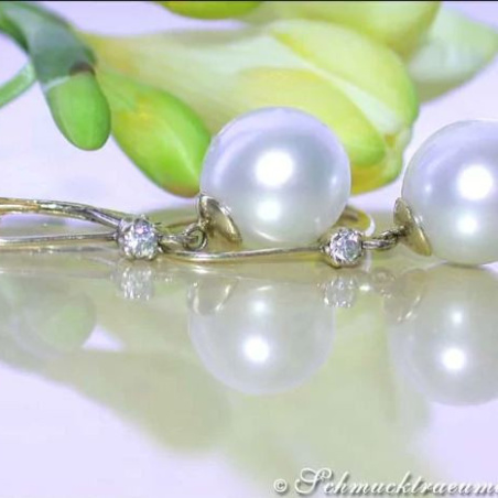 Simple Hanging Earrings with Southsea Pearls