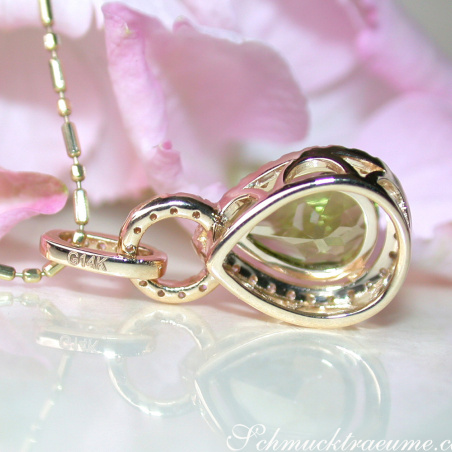 Casual Peridot Pendant with Diamonds