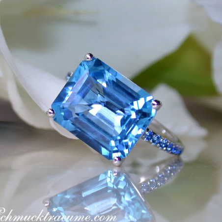 Blautopas Ring mit Saphiren