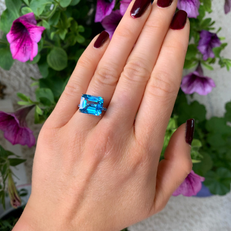 Blautopas Ring mit Saphiren