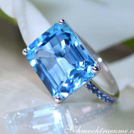Blautopas Ring mit Saphiren