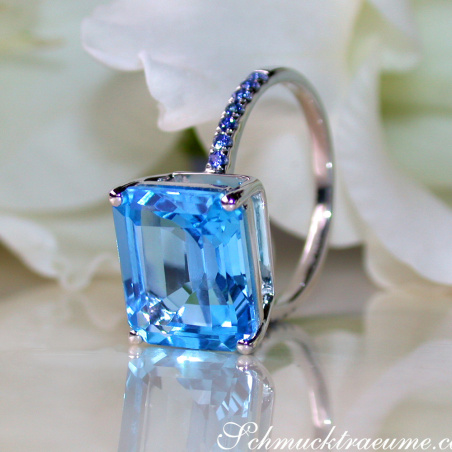 Blautopas Ring mit Saphiren