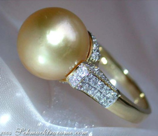 Superb Golden Southsea Pearl Ring with Diamond Collar