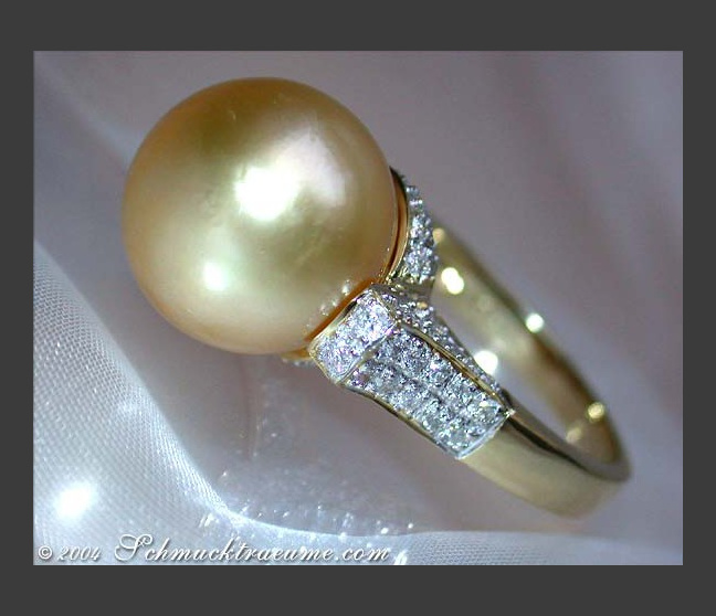 Superb Golden Southsea Pearl Ring with Diamond Collar Superb Golden Southsea Pearl Ring with Diamond Collar
