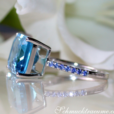 Blautopas Ring mit Saphiren