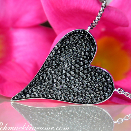 Extravagant Black Diamond Heart Necklace
