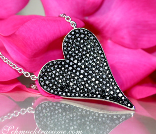 Extravagant Black Diamond Heart Necklace