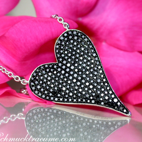 Extravagant Black Diamond Heart Necklace