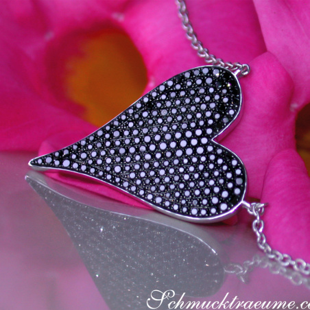 Extravagant Black Diamond Heart Necklace