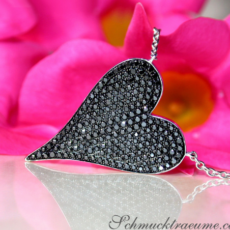 Extravagant Black Diamond Heart Necklace