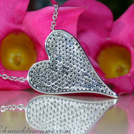 Extravagant Black Diamond Heart Necklace
