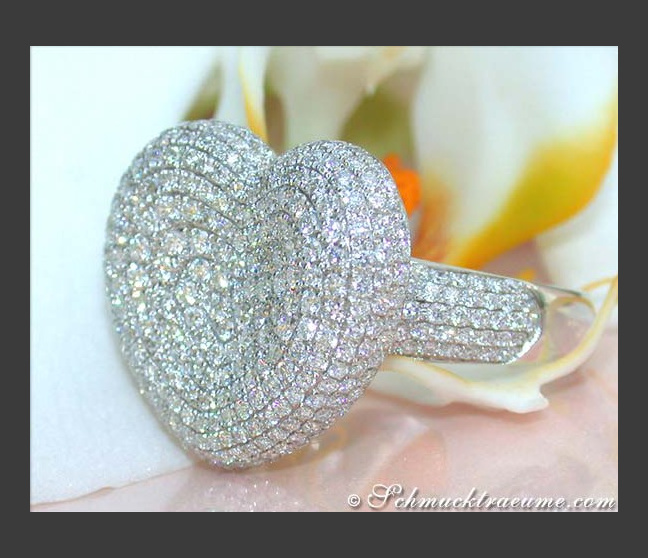 Magnificent Diamond Heart Ring in White gold 18k Magnificent Diamond Heart Ring in White gold 18k