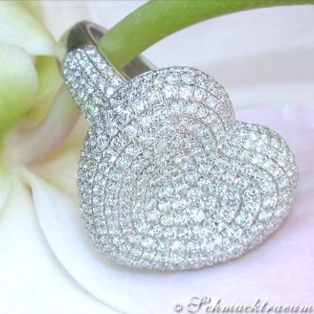 Magnificent Diamond Heart Ring in White gold 18k