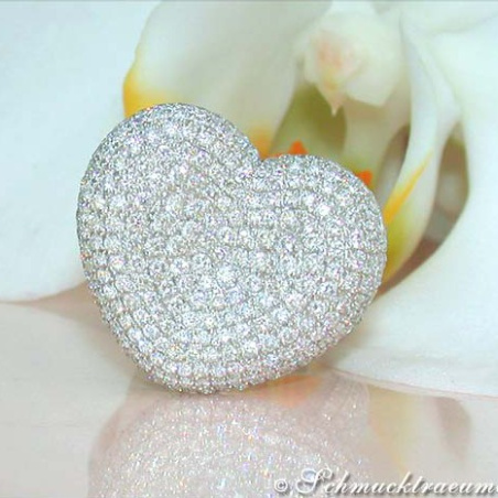 Magnificent Diamond Heart Ring in White gold 18k