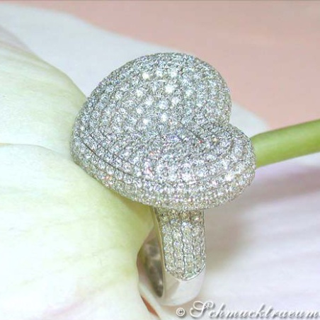 Magnificent Diamond Heart Ring in White gold 18k