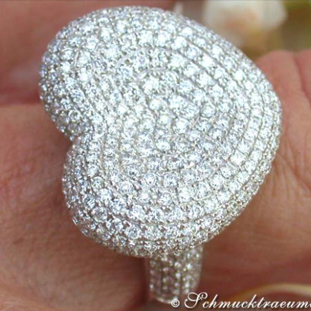Magnificent Diamond Heart Ring in White gold 18k
