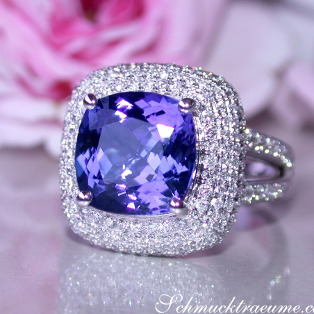 AAA Tansanit Ring mit Diamanten