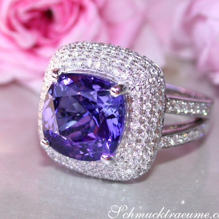 AAA Tansanit Ring mit Diamanten