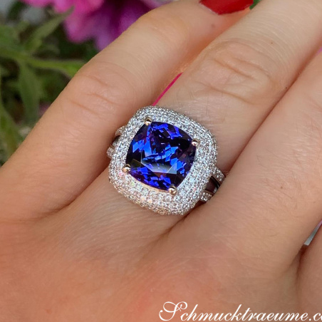 AAA Tansanit Ring mit Diamanten