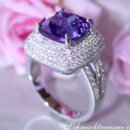 AAA Tansanit Ring mit Diamanten