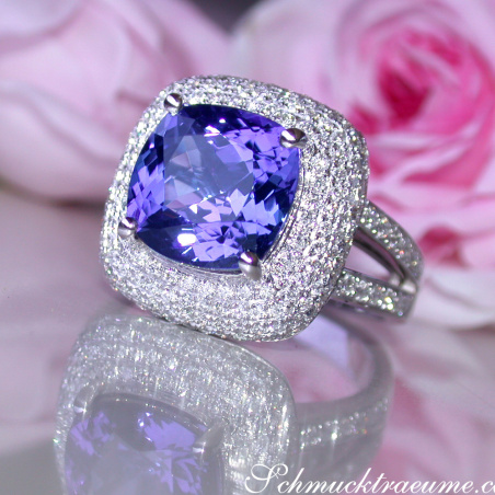 AAA Tansanit Ring mit Diamanten