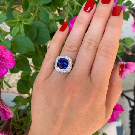 AAA Tansanit Ring mit Diamanten