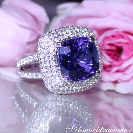 AAA Tansanit Ring mit Diamanten
