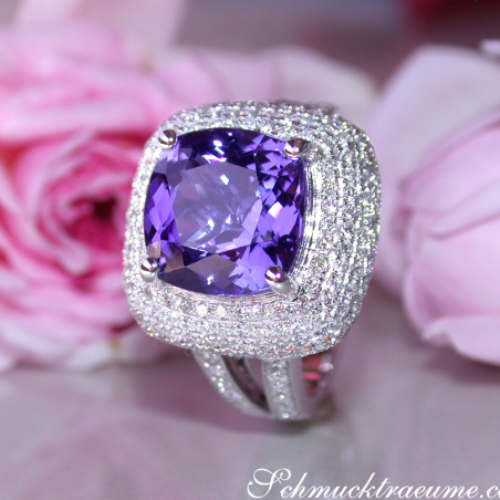 AAA Tansanit Ring mit Diamanten