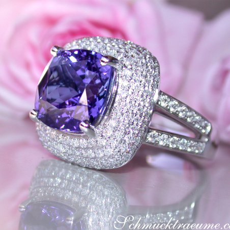 AAA Tansanit Ring mit Diamanten