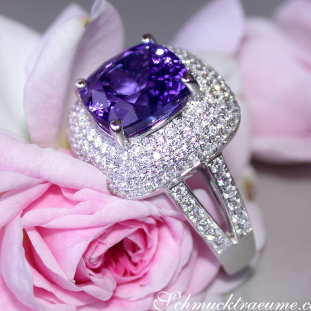 AAA Tansanit Ring mit Diamanten