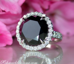 Spectacular Black Diamond Solitaire Ring (14,58 ct.)