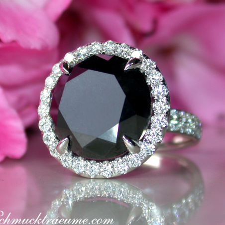 Spectacular Black Diamond Solitaire Ring (14,58 ct.)