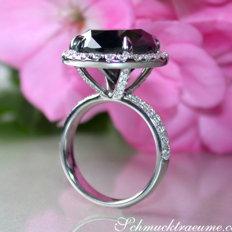 Spectacular Black Diamond Solitaire Ring (14,58 ct.)