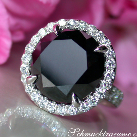 Spectacular Black Diamond Solitaire Ring (14,58 ct.)