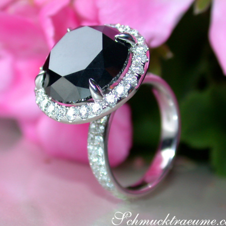 Spectacular Black Diamond Solitaire Ring (14,58 ct.)