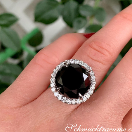 Spectacular Black Diamond Solitaire Ring (14,58 ct.)