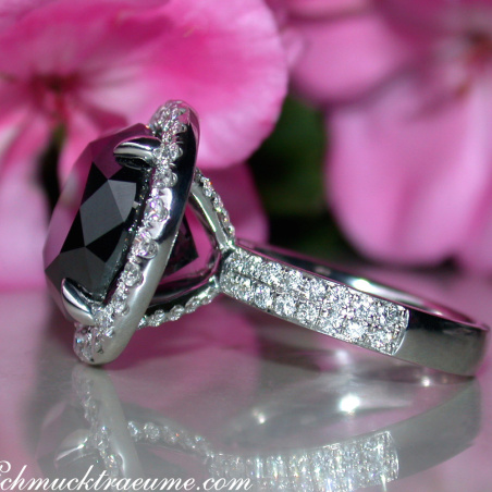 Spectacular Black Diamond Solitaire Ring (14,58 ct.)