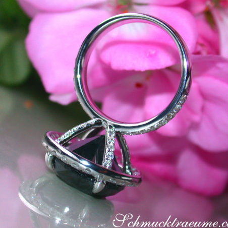 Spectacular Black Diamond Solitaire Ring (14,58 ct.)