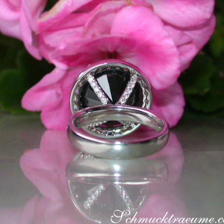 Spectacular Black Diamond Solitaire Ring (14,58 ct.)