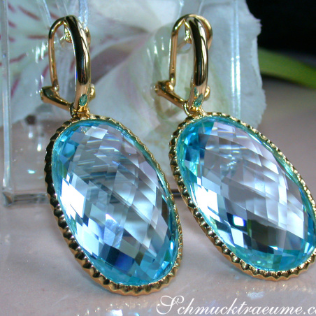 Impressive Blue Topaz Earrings in Yellow Gold 14k | SCHMUCKTRAEUME.COM