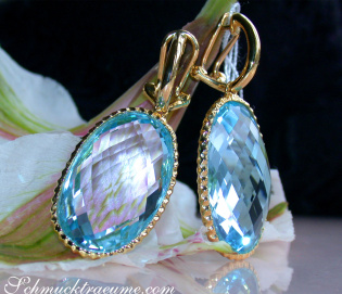 Impressive Blue Topaz Earrings in Yellow Gold 14k | SCHMUCKTRAEUME.COM