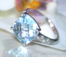 Charmanter Blautopas Ring mit Diamanten
