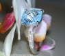 Charmanter Blautopas Ring mit Diamanten