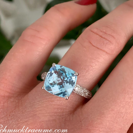 Charmanter Blautopas Ring mit Diamanten